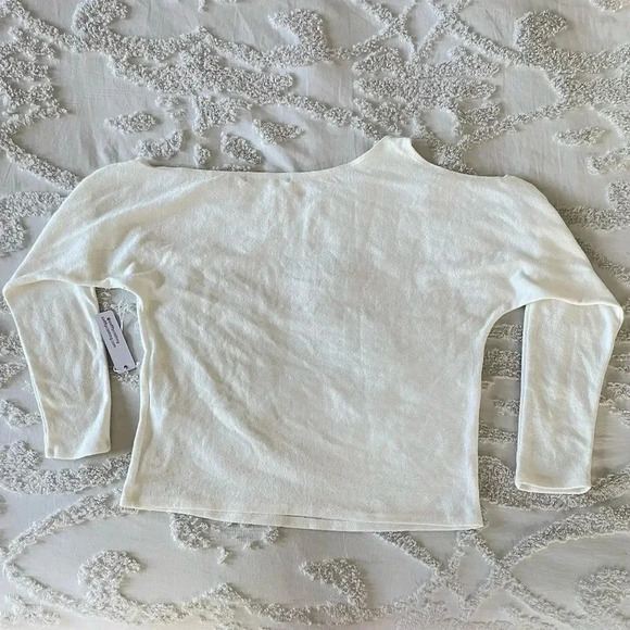 Six/Fifty White Off-Shoulder Long Sleeve Tee - Picture 4 of 5